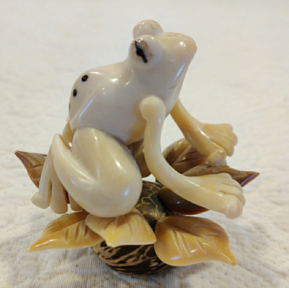 Tagua Nut Frog Carving And Lotus Leaves Figurine